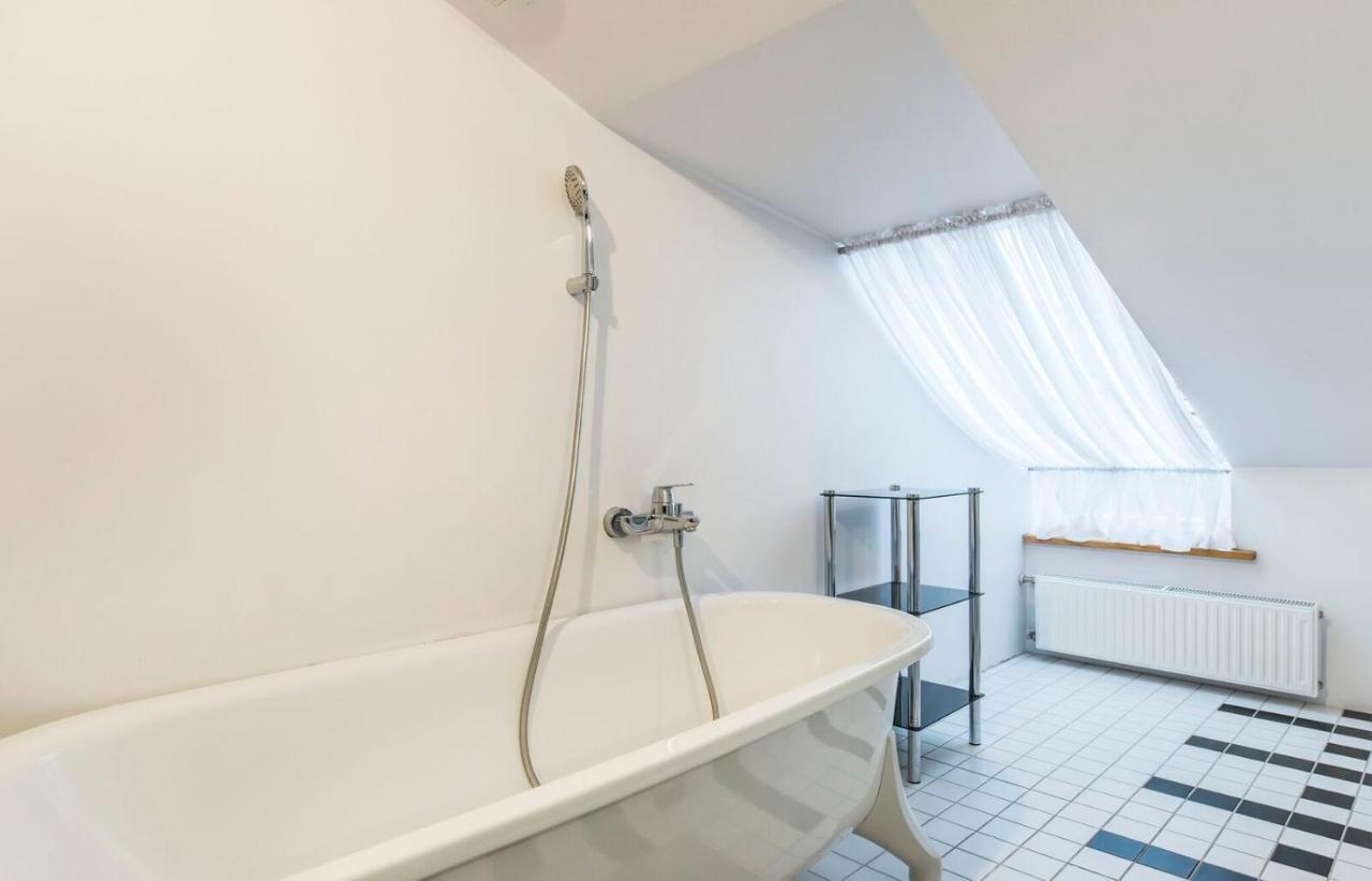 Huoneisto 2-level Penthouse With Terrace And Free Parking Riika