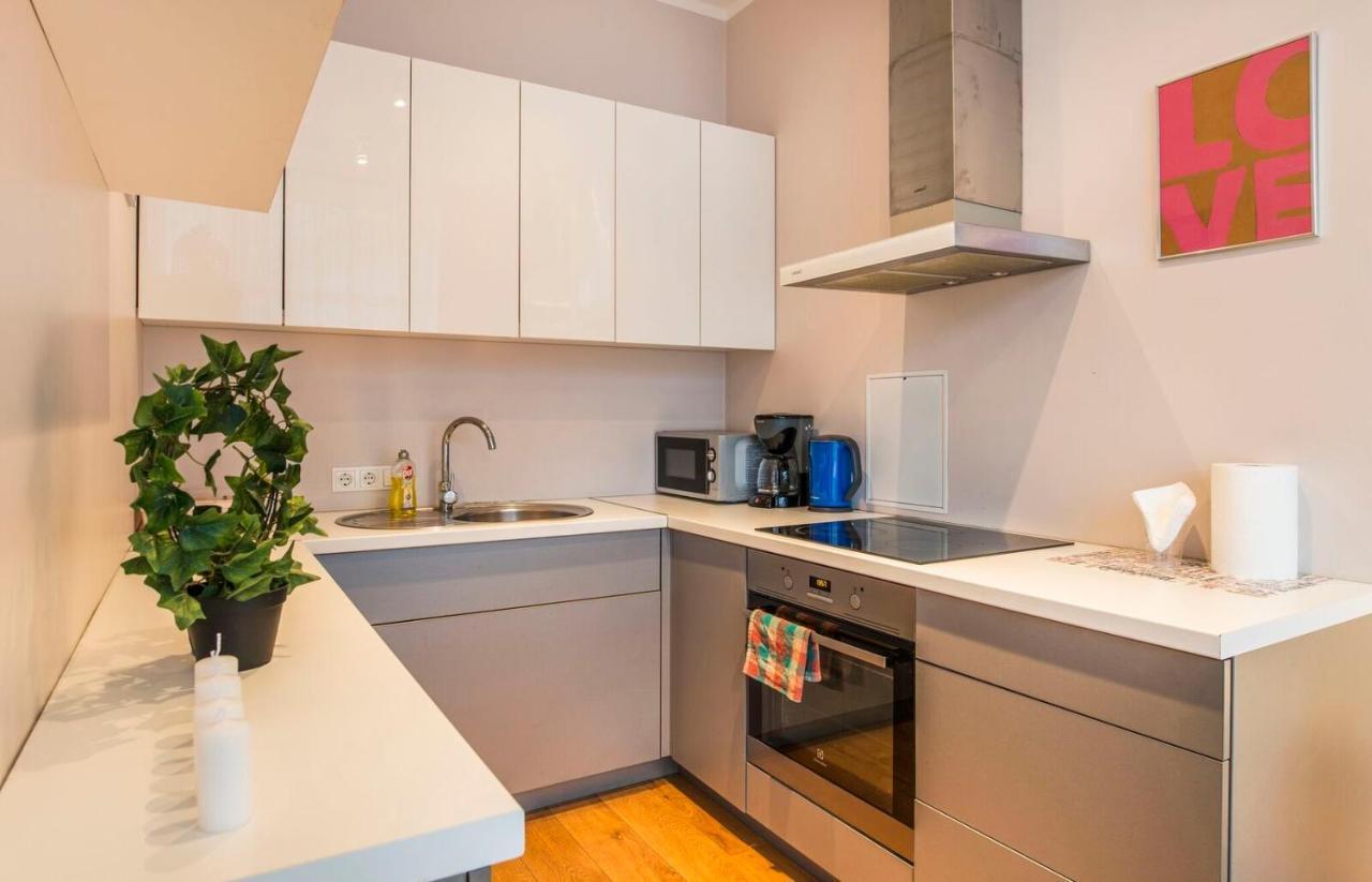 Huoneisto 2-level Penthouse With Terrace And Free Parking