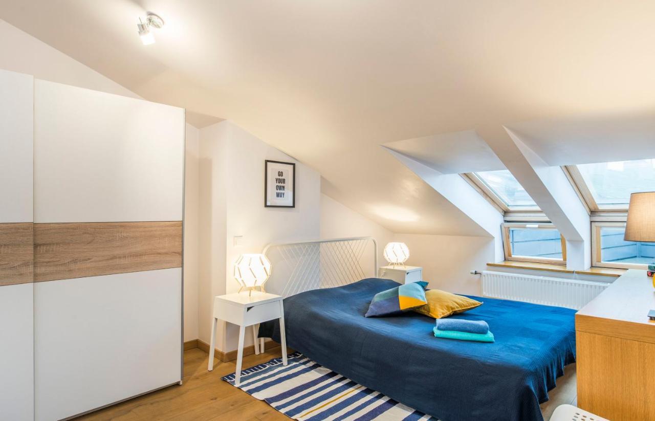 Huoneisto 2-level Penthouse With Terrace And Free Parking