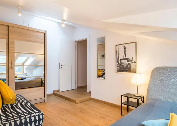 Central 2-Level Penthouse With Terrace And Free Parking
